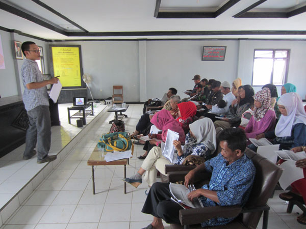 Proses diskusi dalam Woman Montly Meeting