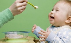Tips-Membiasakan-Bayi-untuk-Belajar-Makan